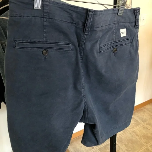 Men’s navy blue American Eagle khaki shorts - Picture 2 of 2